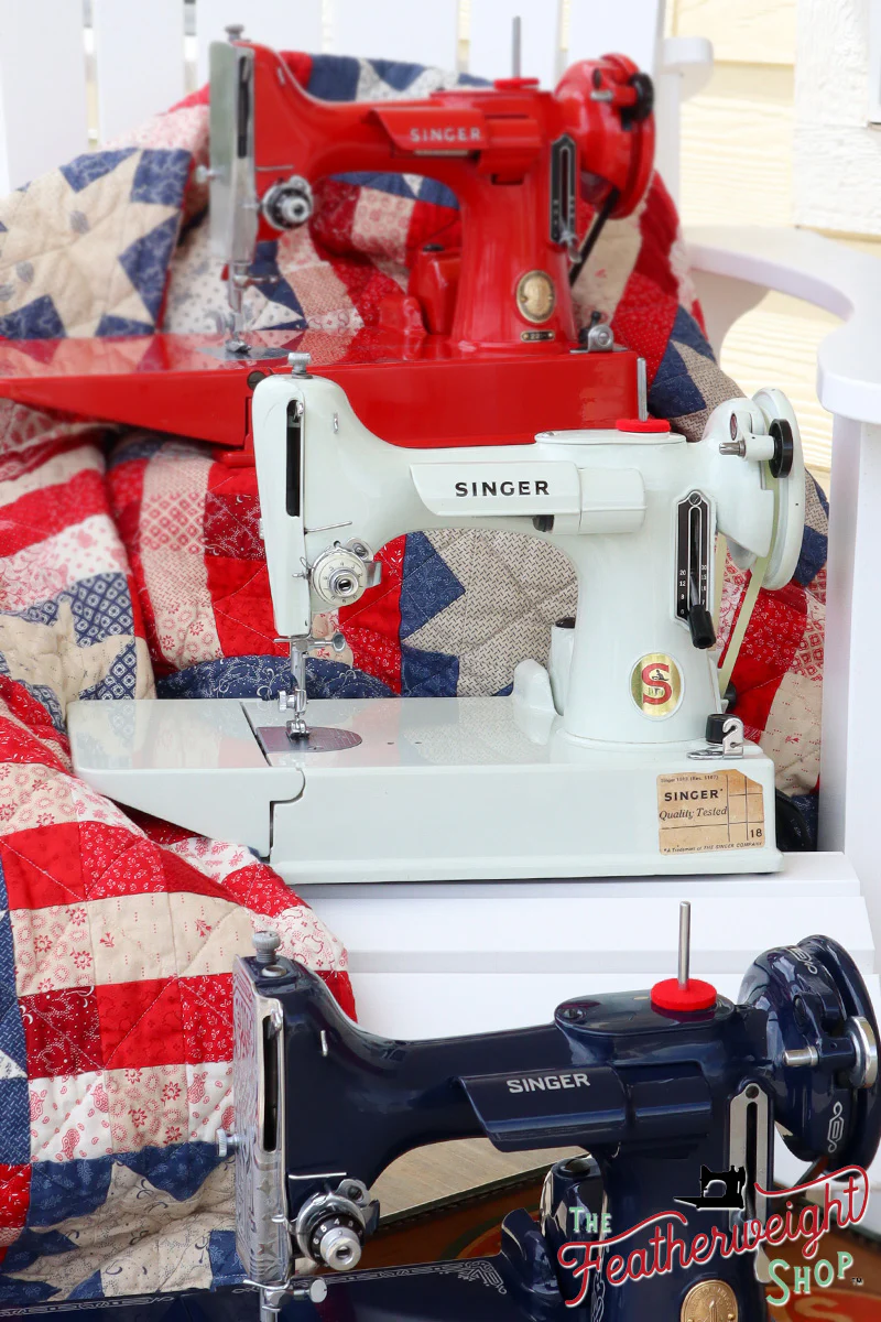 Singer Featherweight 221 Sewing Machine, WHITE - FA201*** - Image 3