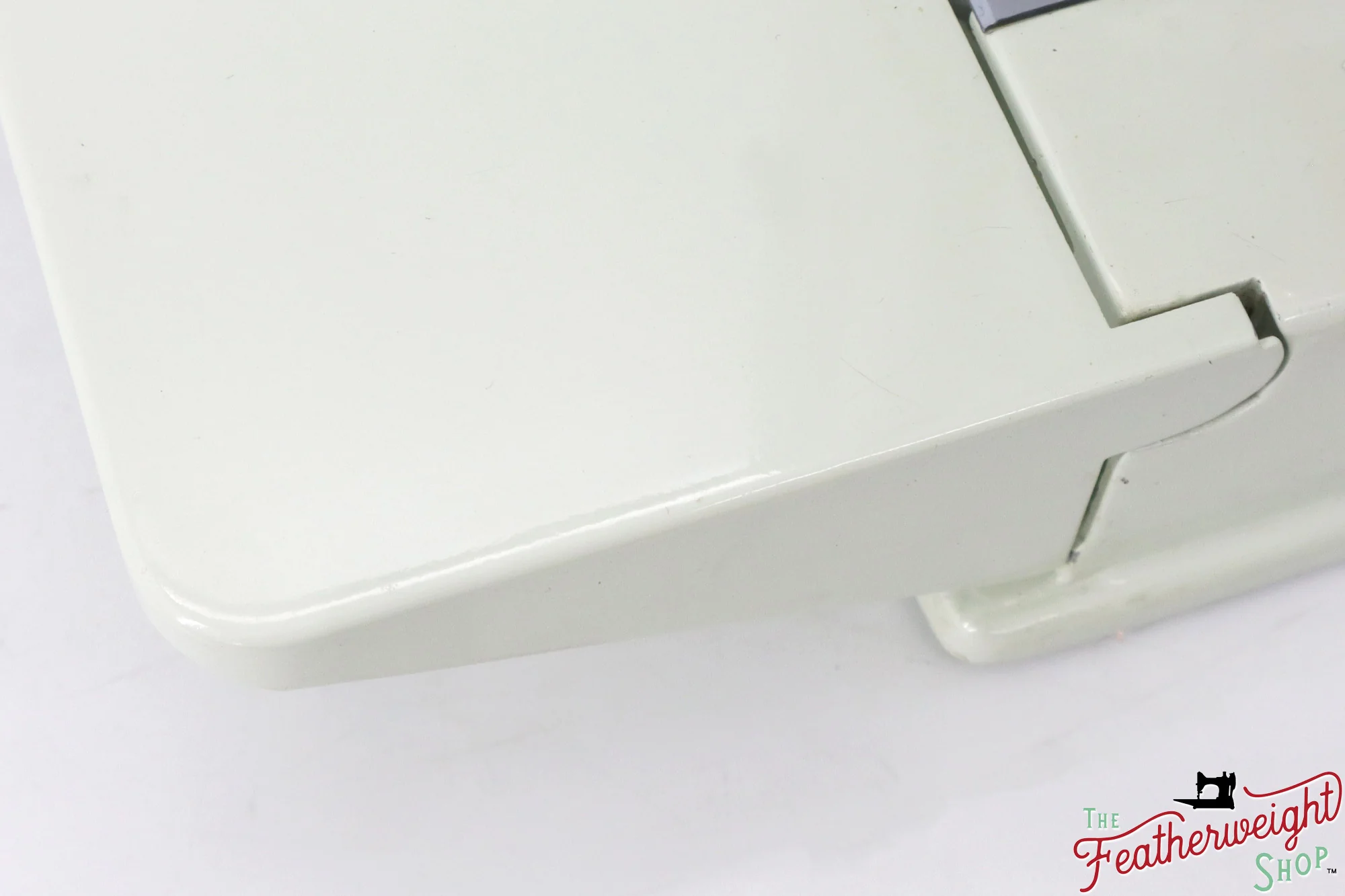 Singer Featherweight 221 Sewing Machine, WHITE - FA201*** - Image 9
