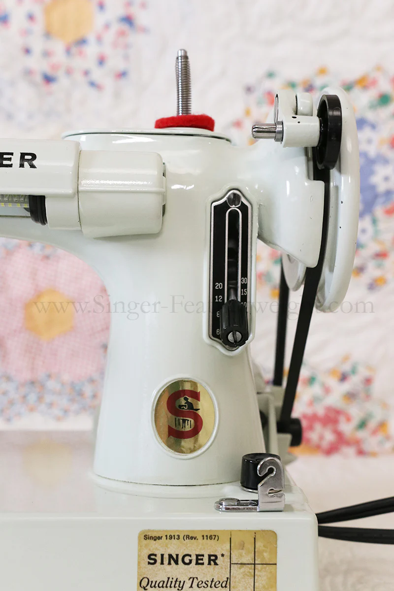 Singer Featherweight 221 Sewing Machine, WHITE FA205*** - Image 16