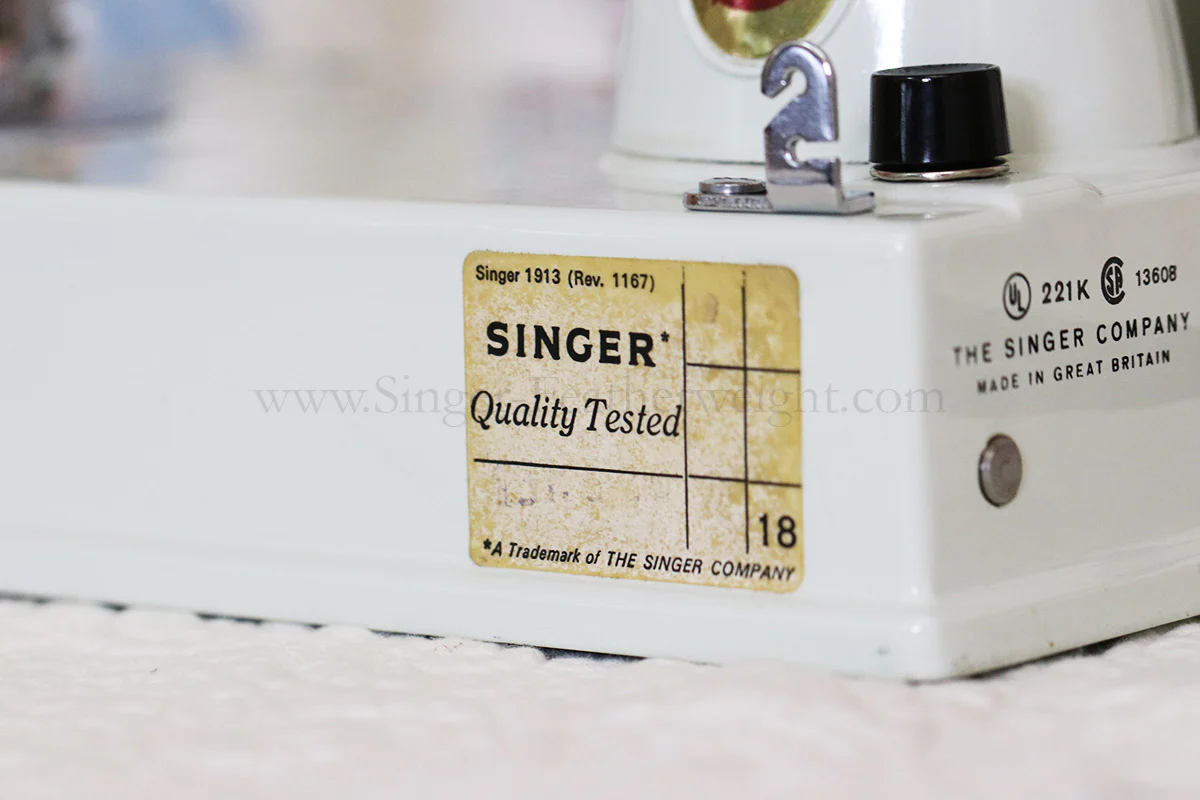 Singer Featherweight 221 Sewing Machine, WHITE FA205*** - Image 18
