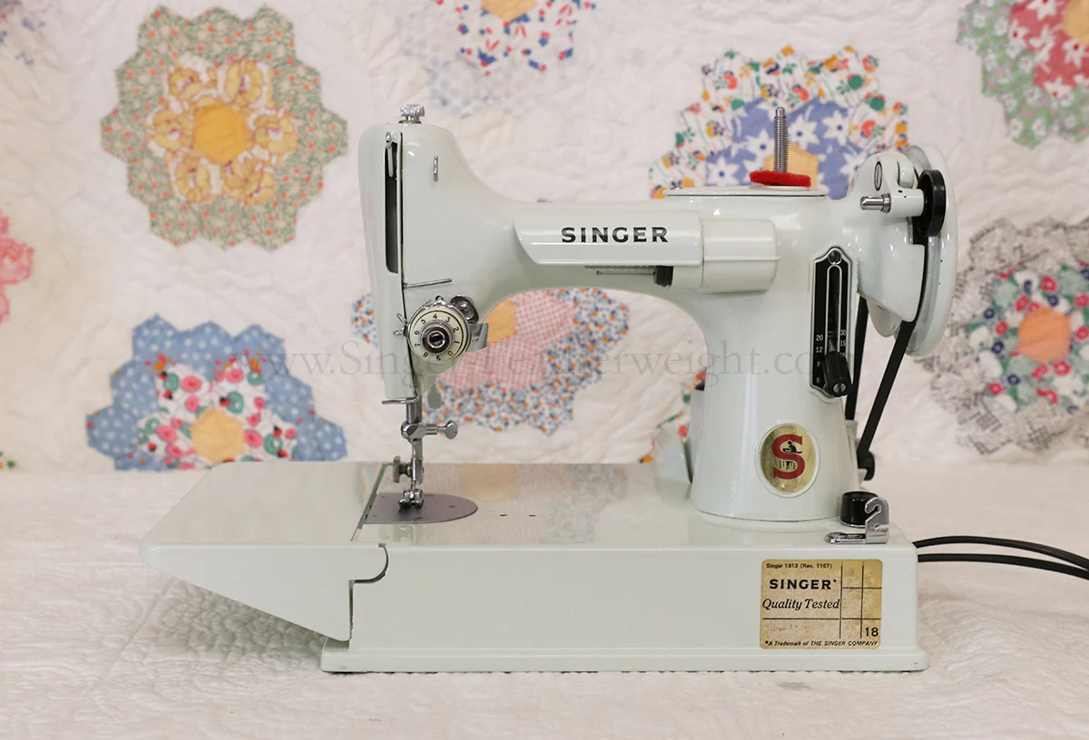 Singer Featherweight 221 Sewing Machine, WHITE FA205*** - Image 2
