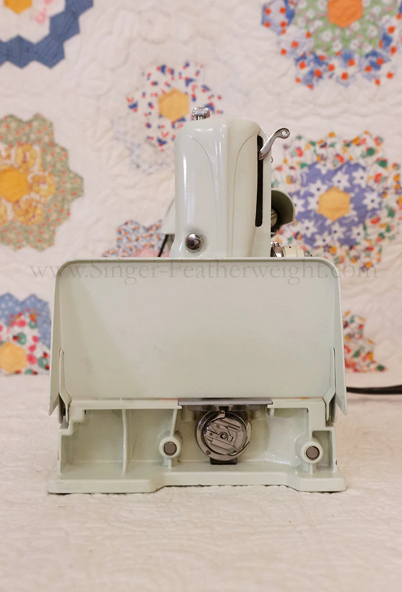 Singer Featherweight 221 Sewing Machine, WHITE FA205*** - Image 5