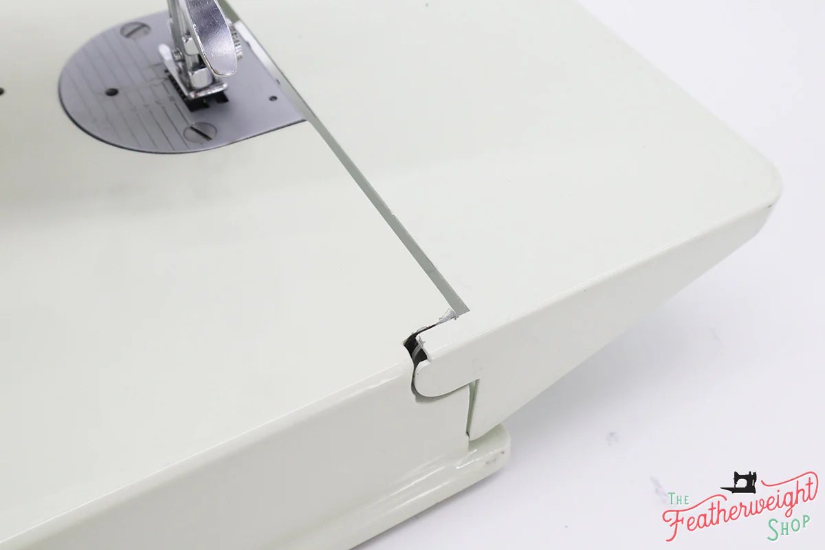 Singer Featherweight 221 Sewing Machine, WHITE FA206*** - Image 11