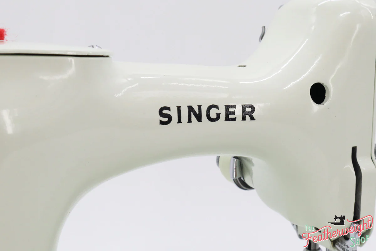 Singer Featherweight 221 Sewing Machine, WHITE FA206*** - Image 13