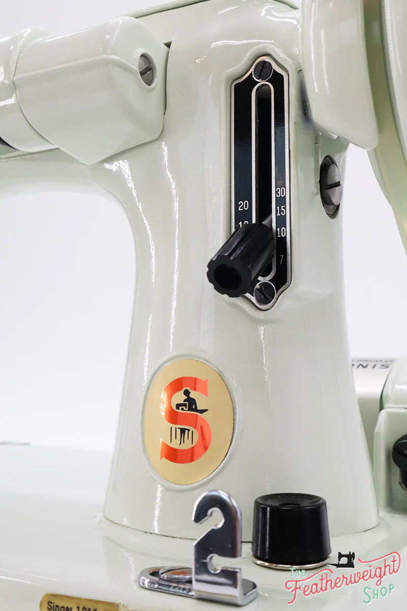 Singer Featherweight 221 Sewing Machine, WHITE FA206*** - Image 14