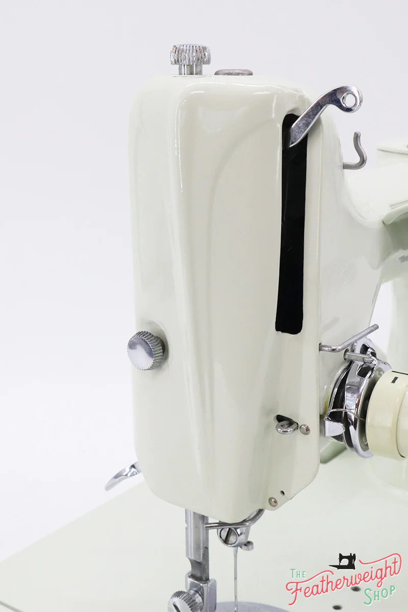 Singer Featherweight 221 Sewing Machine, WHITE FA206*** - Image 15