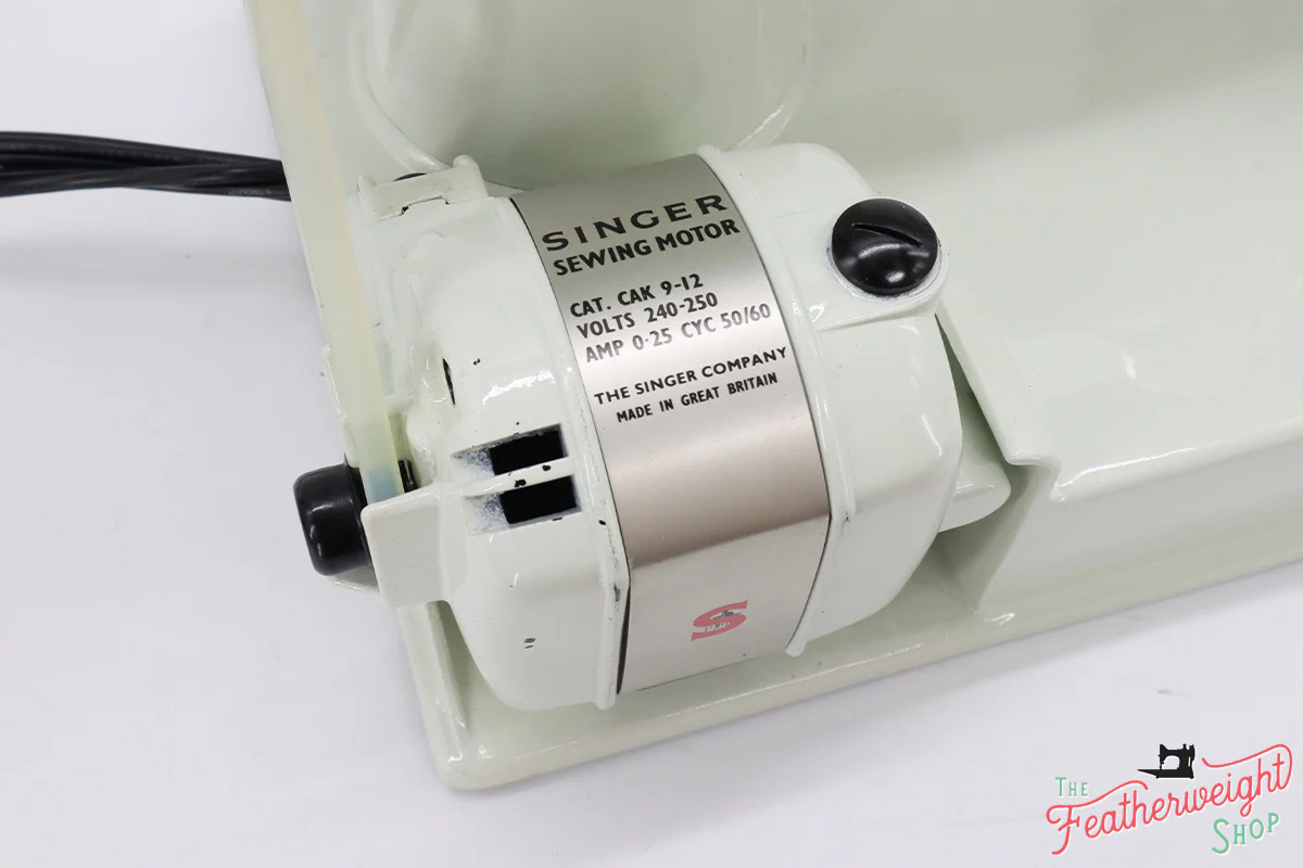Singer Featherweight 221 Sewing Machine, WHITE FA206*** - Image 17