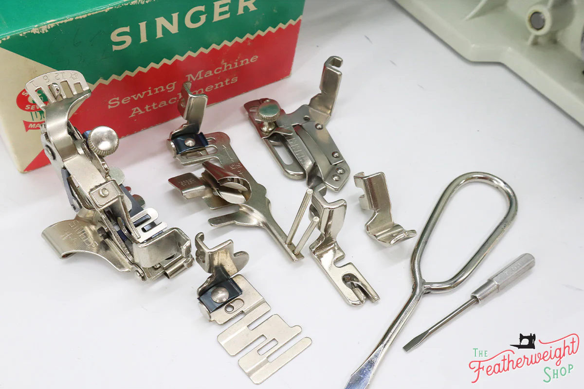 Singer Featherweight 221 Sewing Machine, WHITE FA206*** - Image 18