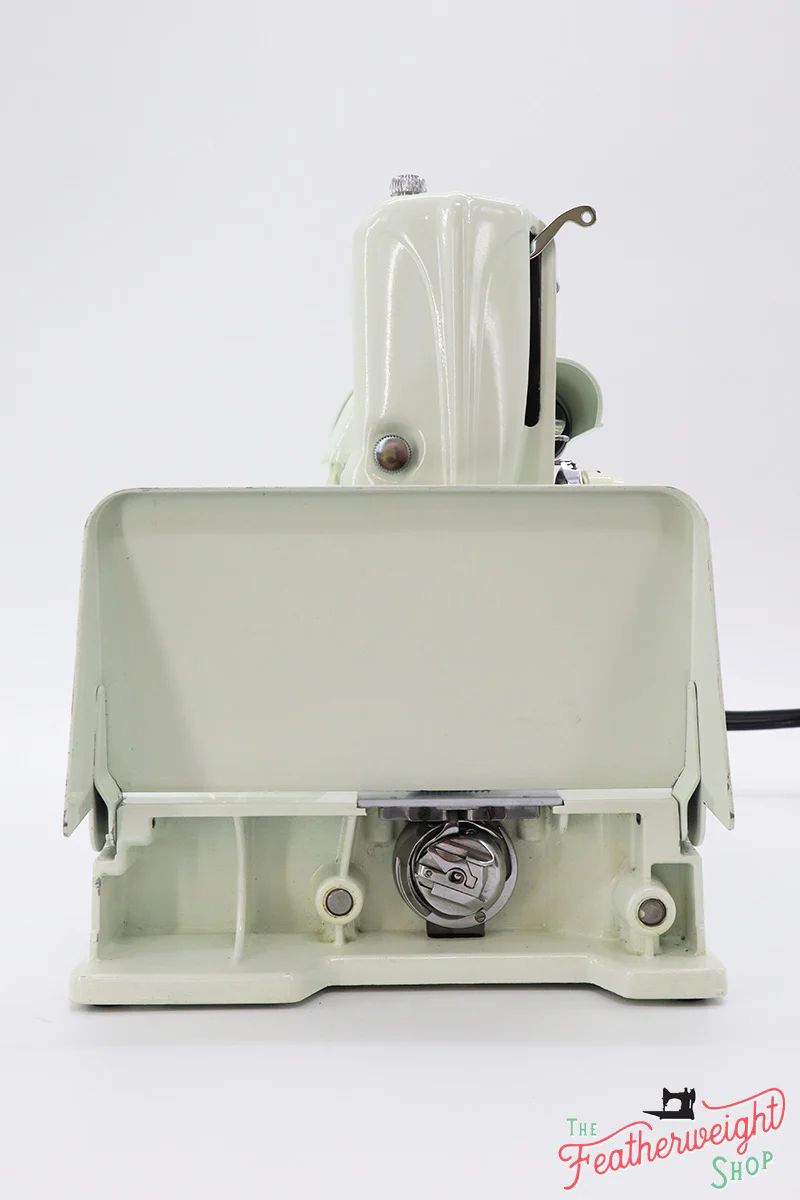 Singer Featherweight 221 Sewing Machine, WHITE FA206*** - Image 5