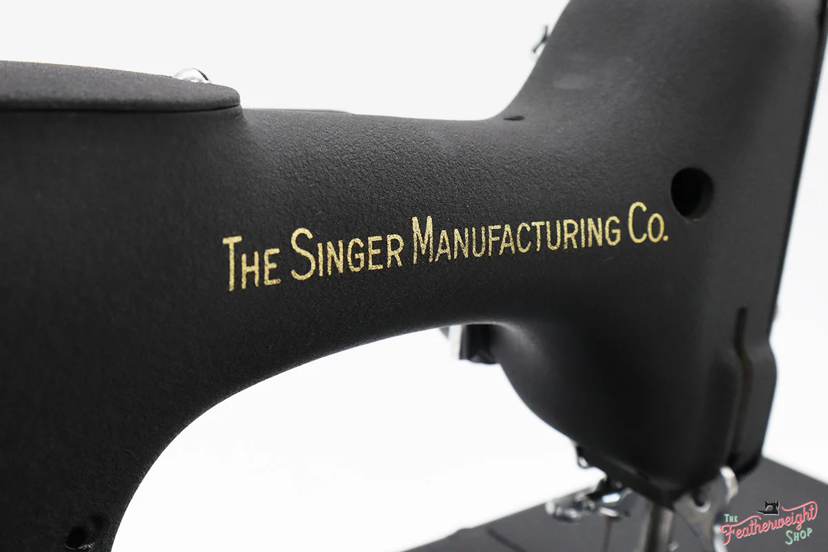 Singer Featherweight 221 Sewing Machine, WRINKLE AF388*** - Image 11