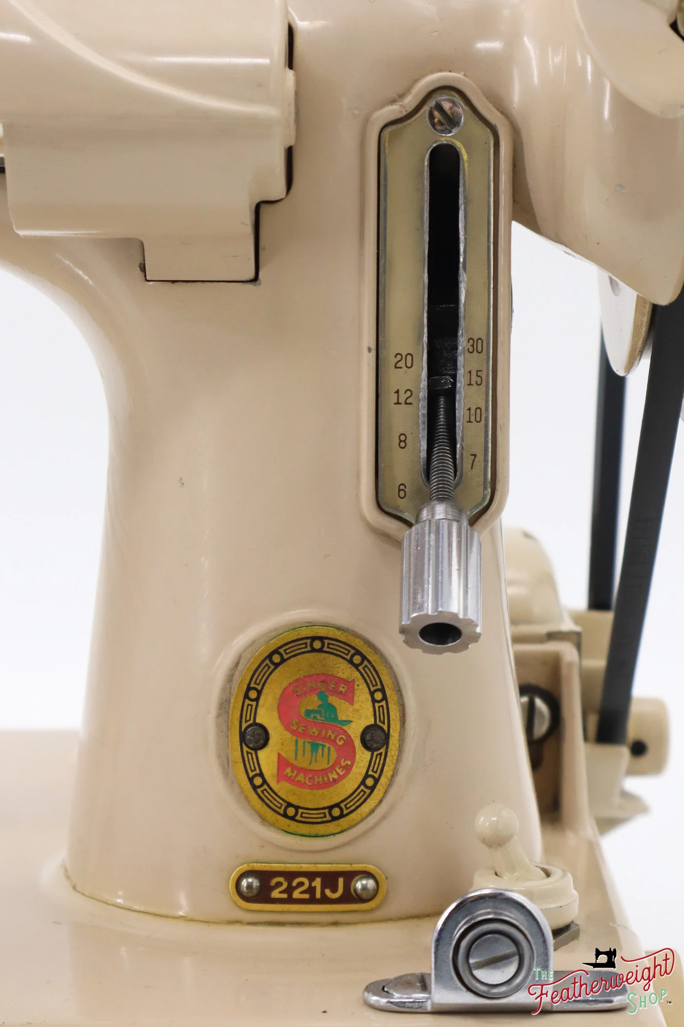 Singer Featherweight 221J Sewing Machine, Tan - JE152*** - Image 17