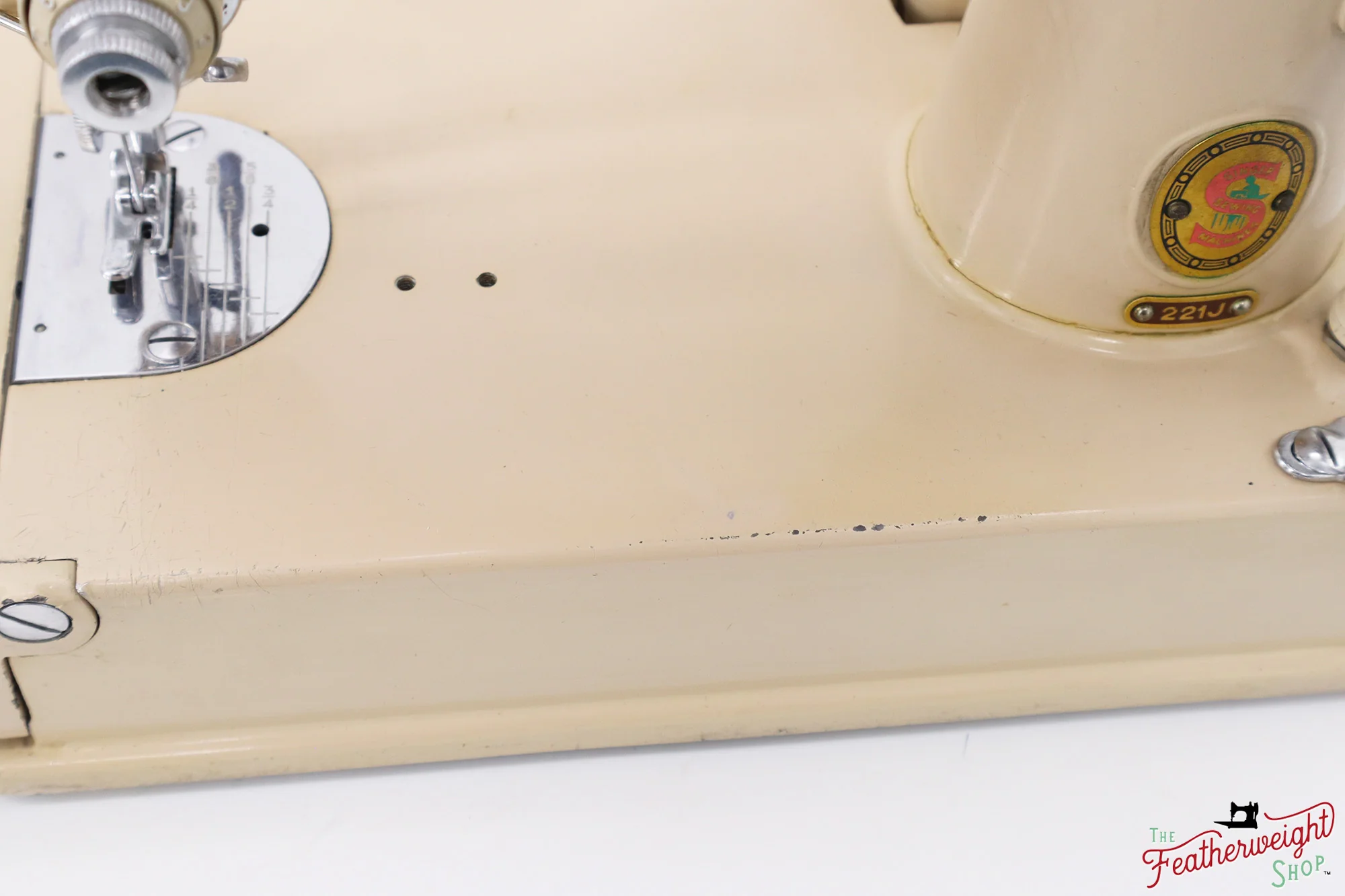Singer Featherweight 221J Sewing Machine, Tan - JE152*** - Image 8