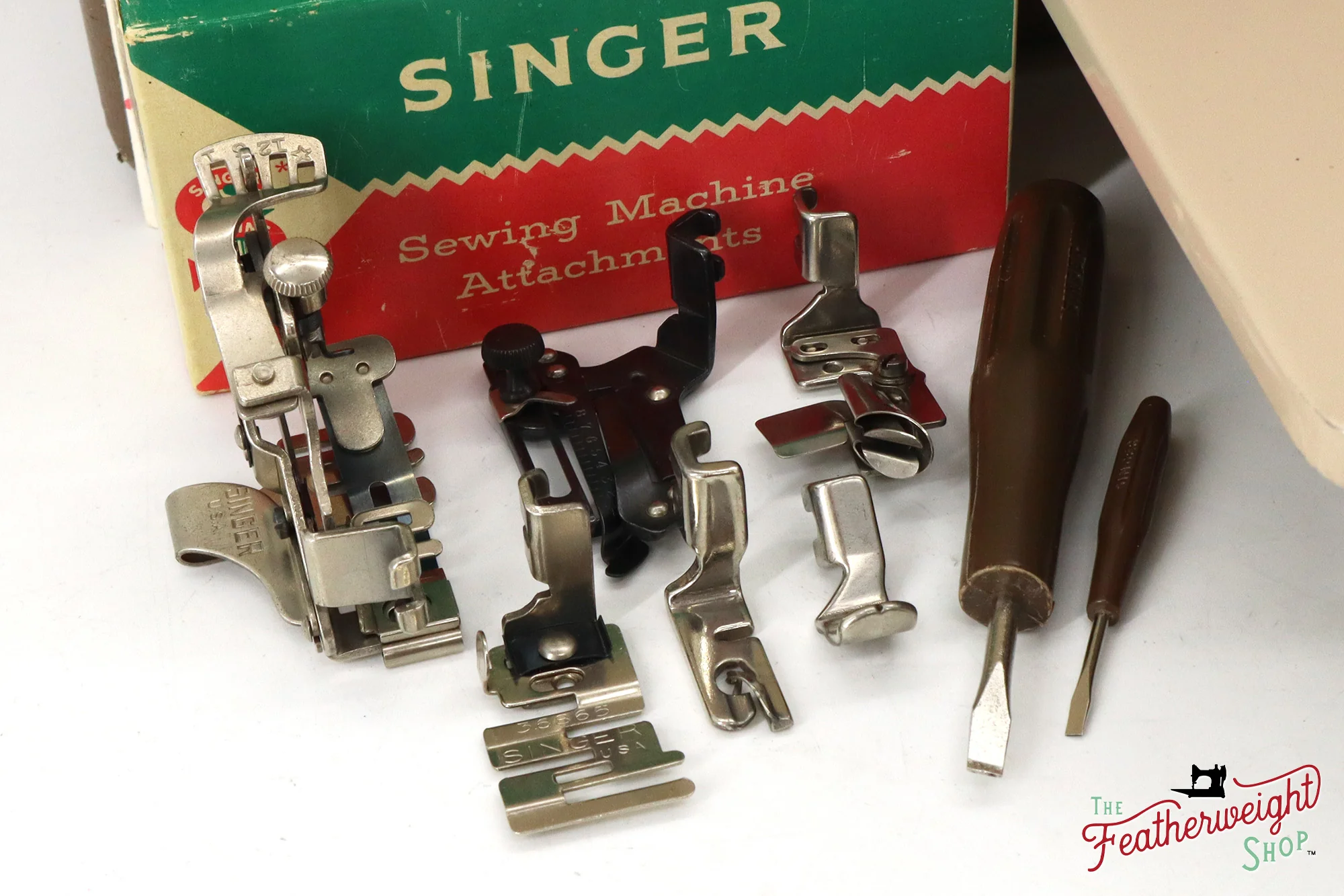 Singer Featherweight 221J Sewing Machine, Tan - JE1598** - Image 21