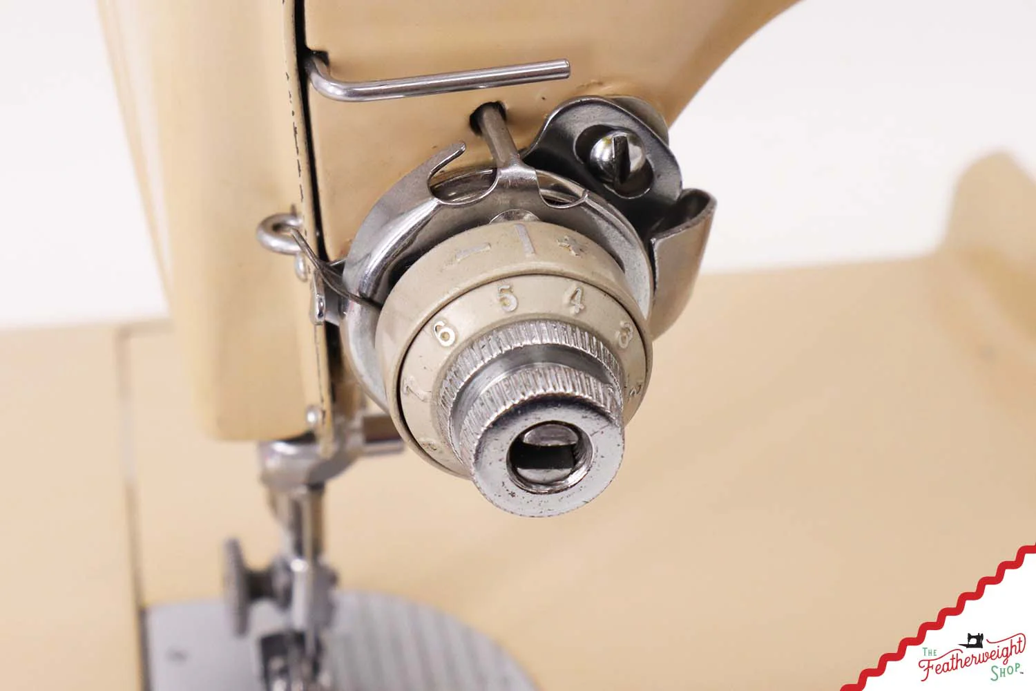 Singer Featherweight 221J Sewing Machine, Tan - JE161*** - Image 15