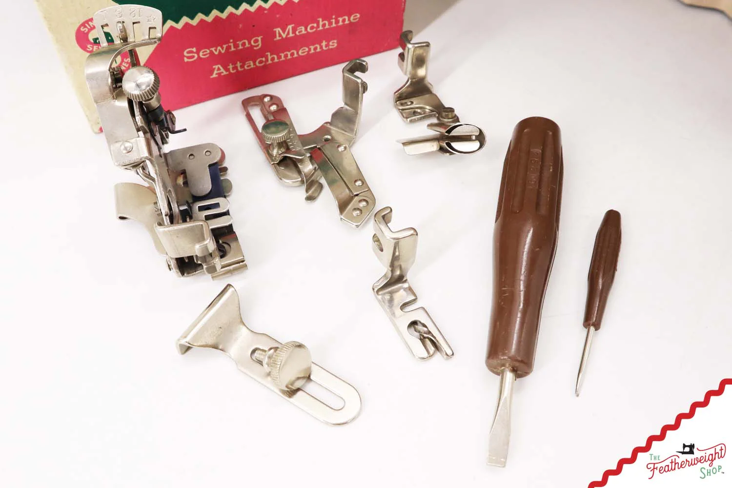 Singer Featherweight 221J Sewing Machine, Tan - JE161*** - Image 18