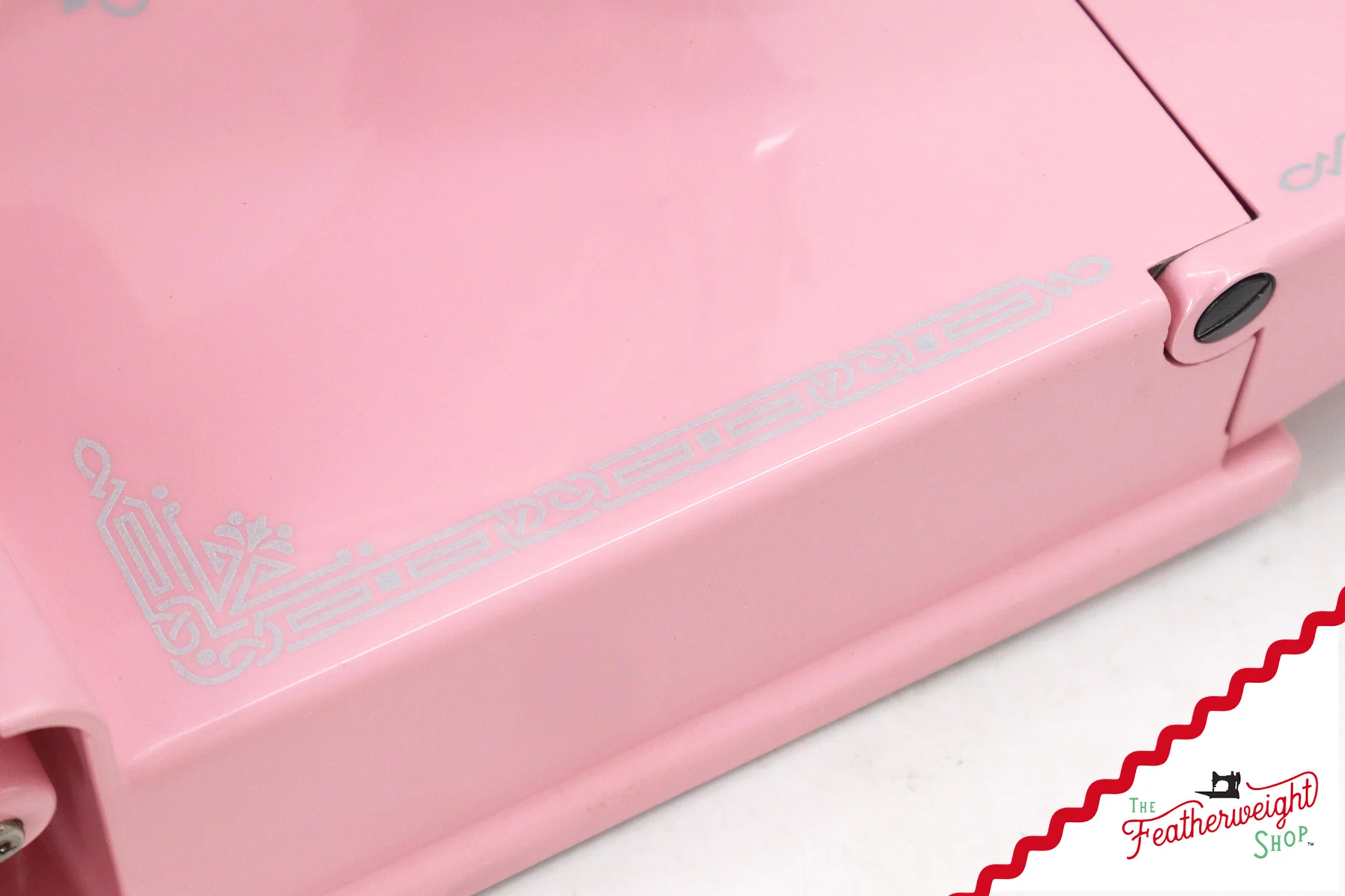 Singer Featherweight 221K - EE4528** - Fully Restored in Pink Frosting - Image 10