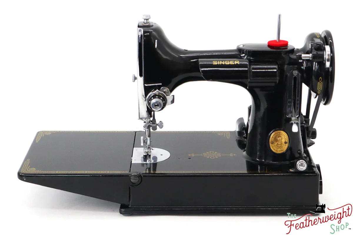 Singer Featherweight 221K Sewing Machine, 1948 - EE4588** - Image 3