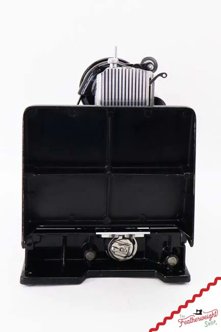 Singer Featherweight 221K Sewing Machine, 1955 - EK208** - Image 4