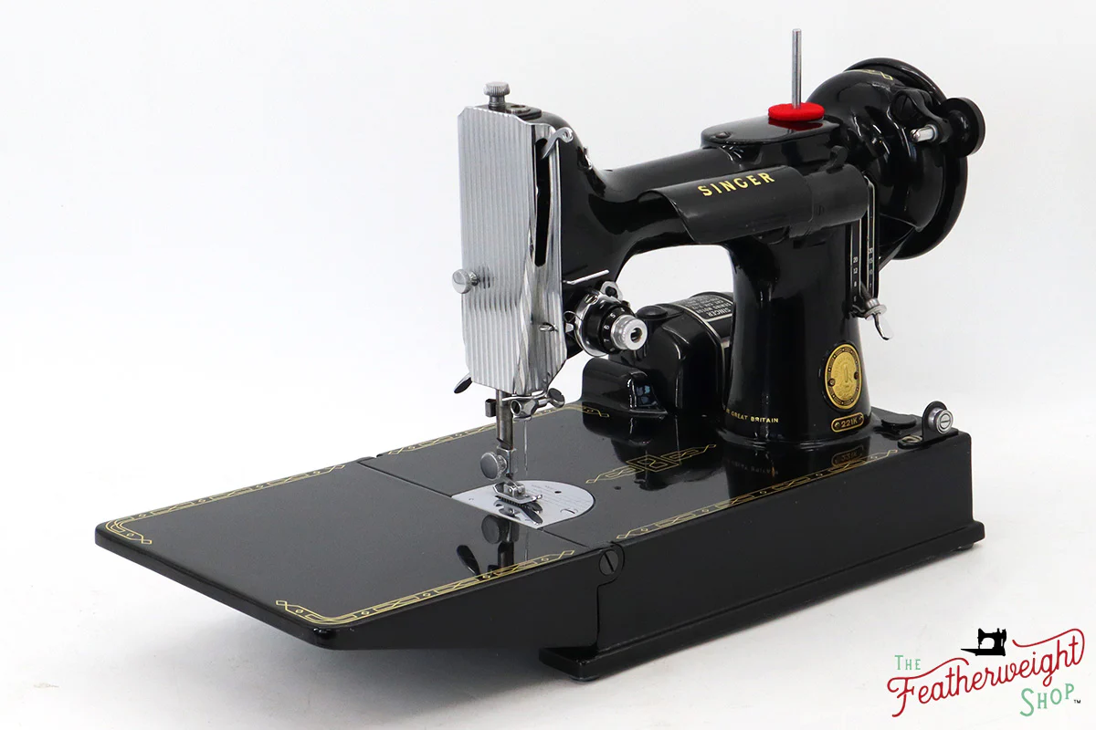 Singer Featherweight 221K Sewing Machine, 1956 - EL5383** - Image 3