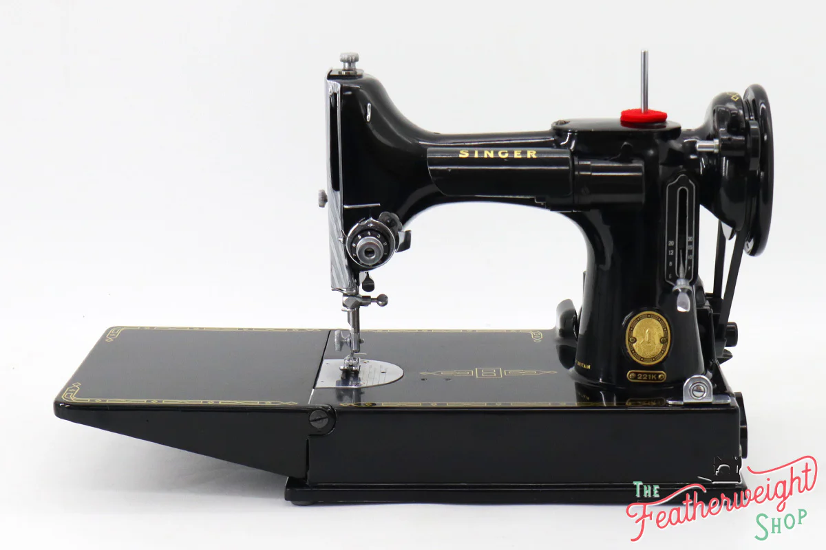 Singer Featherweight 221K Sewing Machine, 1957 - EM018*** - Image 2