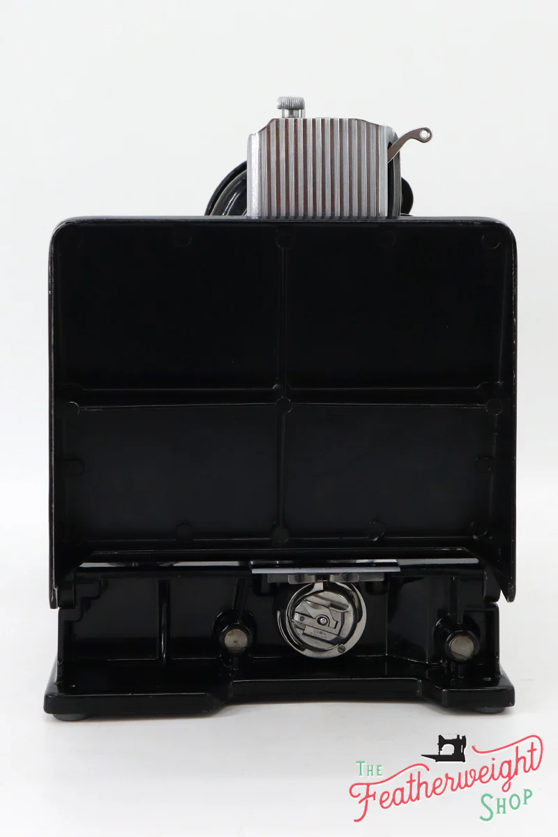 Singer Featherweight 221K Sewing Machine, 1957 - EM018*** - Image 3