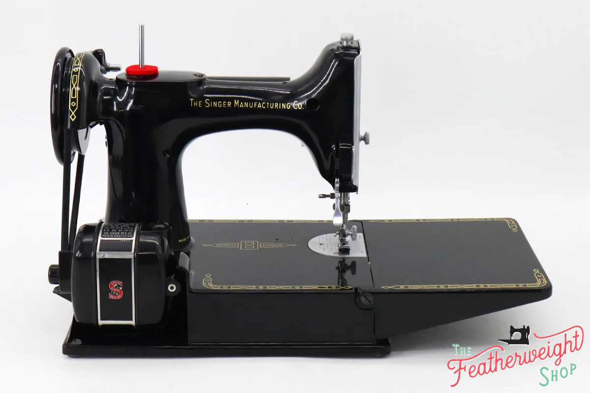 Singer Featherweight 221K Sewing Machine, 1957 - EM018*** - Image 6