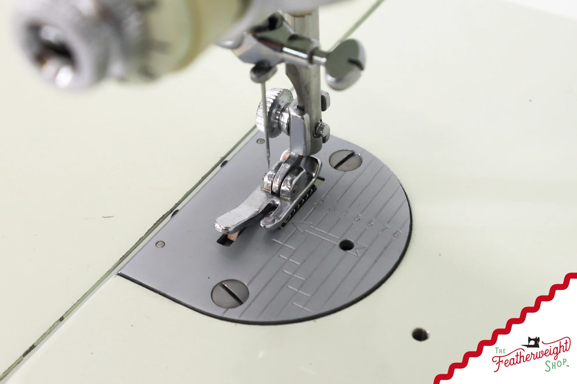 Singer Featherweight 221K Sewing Machine, British WHITE EV968*** - Image 15
