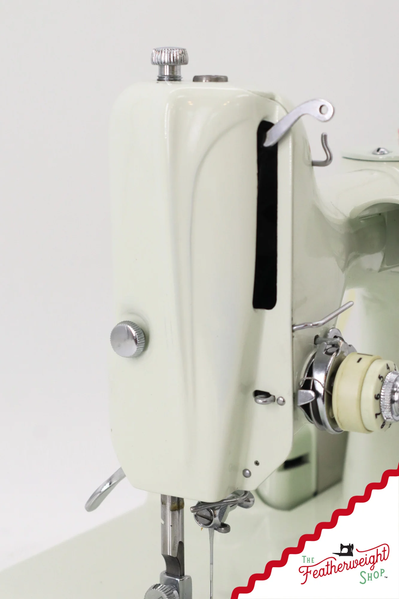 Singer Featherweight 221K Sewing Machine, British WHITE EV968*** - Image 4