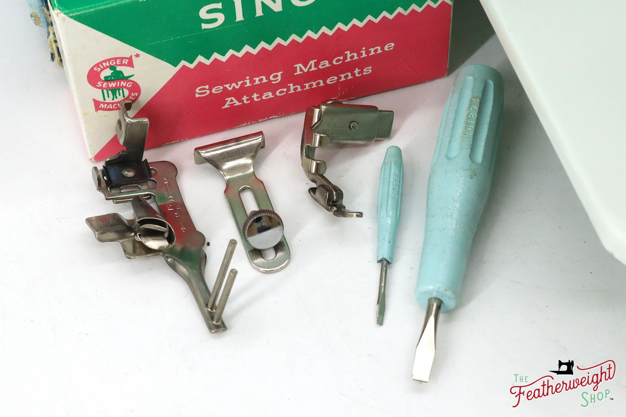 Singer Featherweight 221K Sewing Machine, British WHITE EV9858** - Image 17