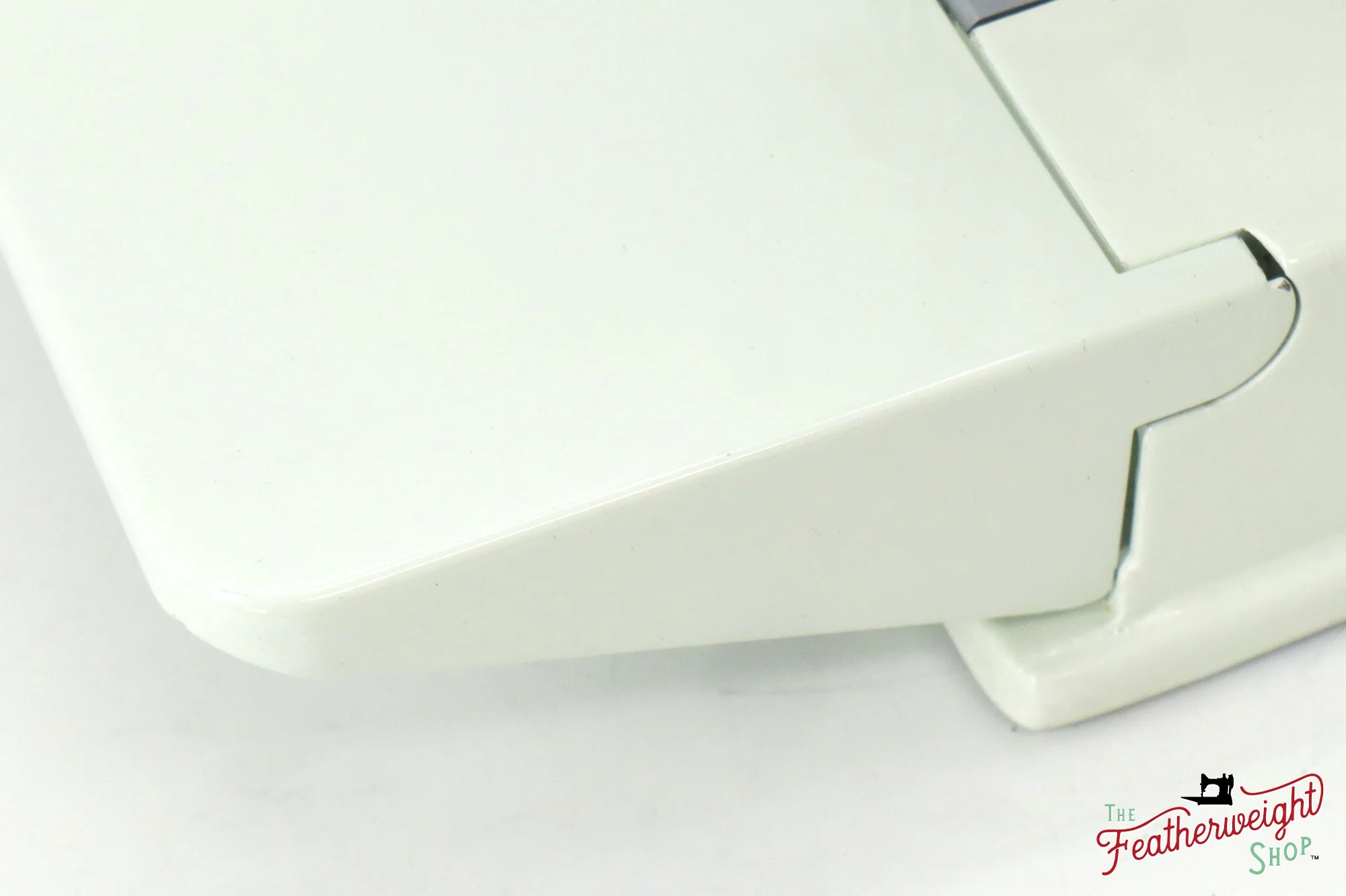 Singer Featherweight 221K Sewing Machine, British WHITE EV9858** - Image 8