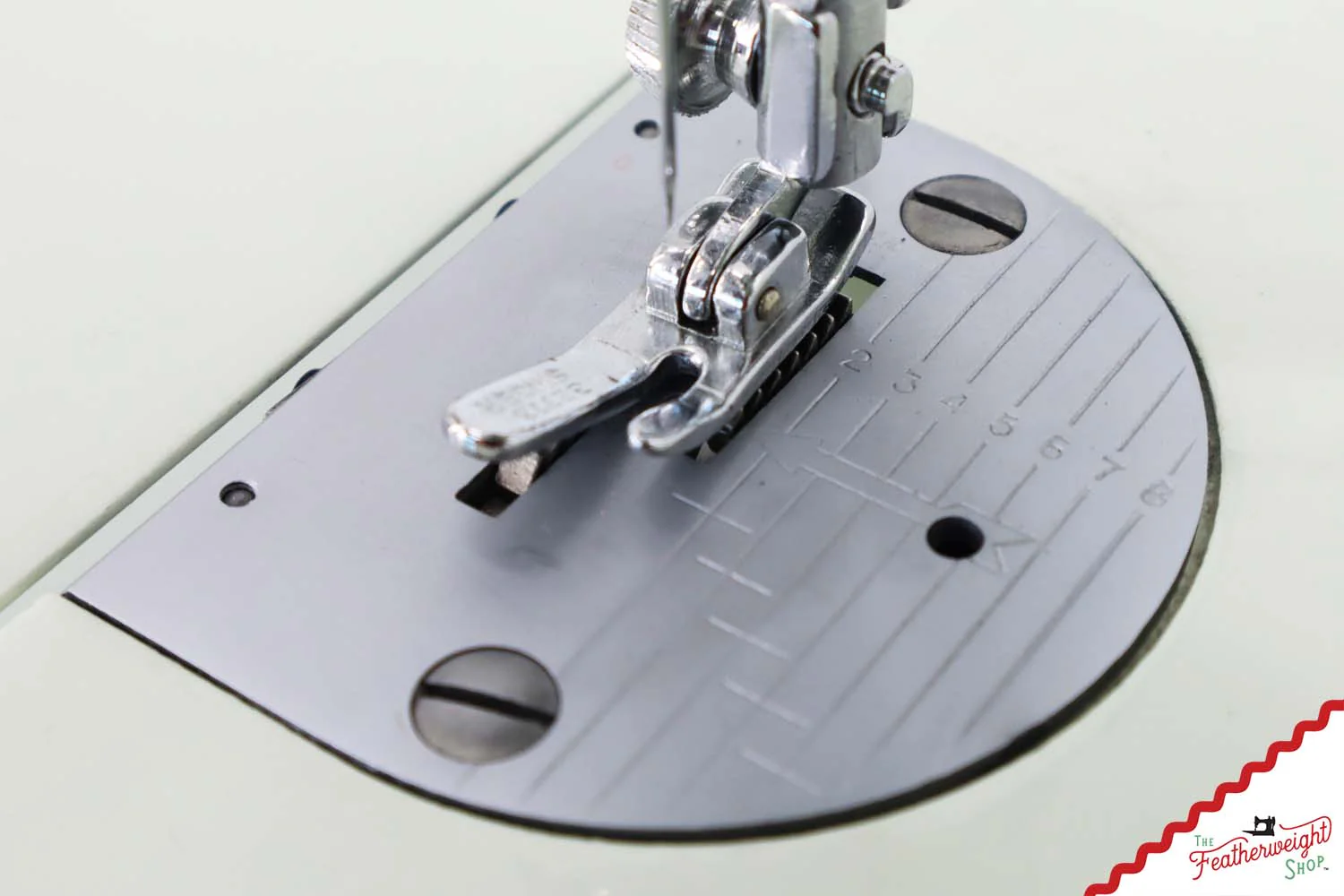 Singer Featherweight 221K Sewing Machine, British WHITE EV98612* - Image 16