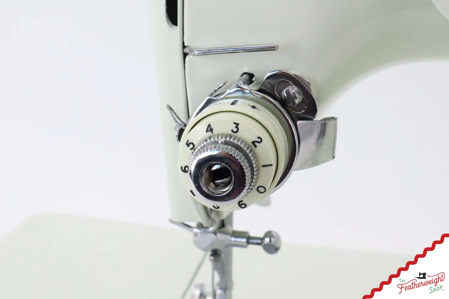 Singer Featherweight 221K Sewing Machine, British WHITE EV98612* - Image 18