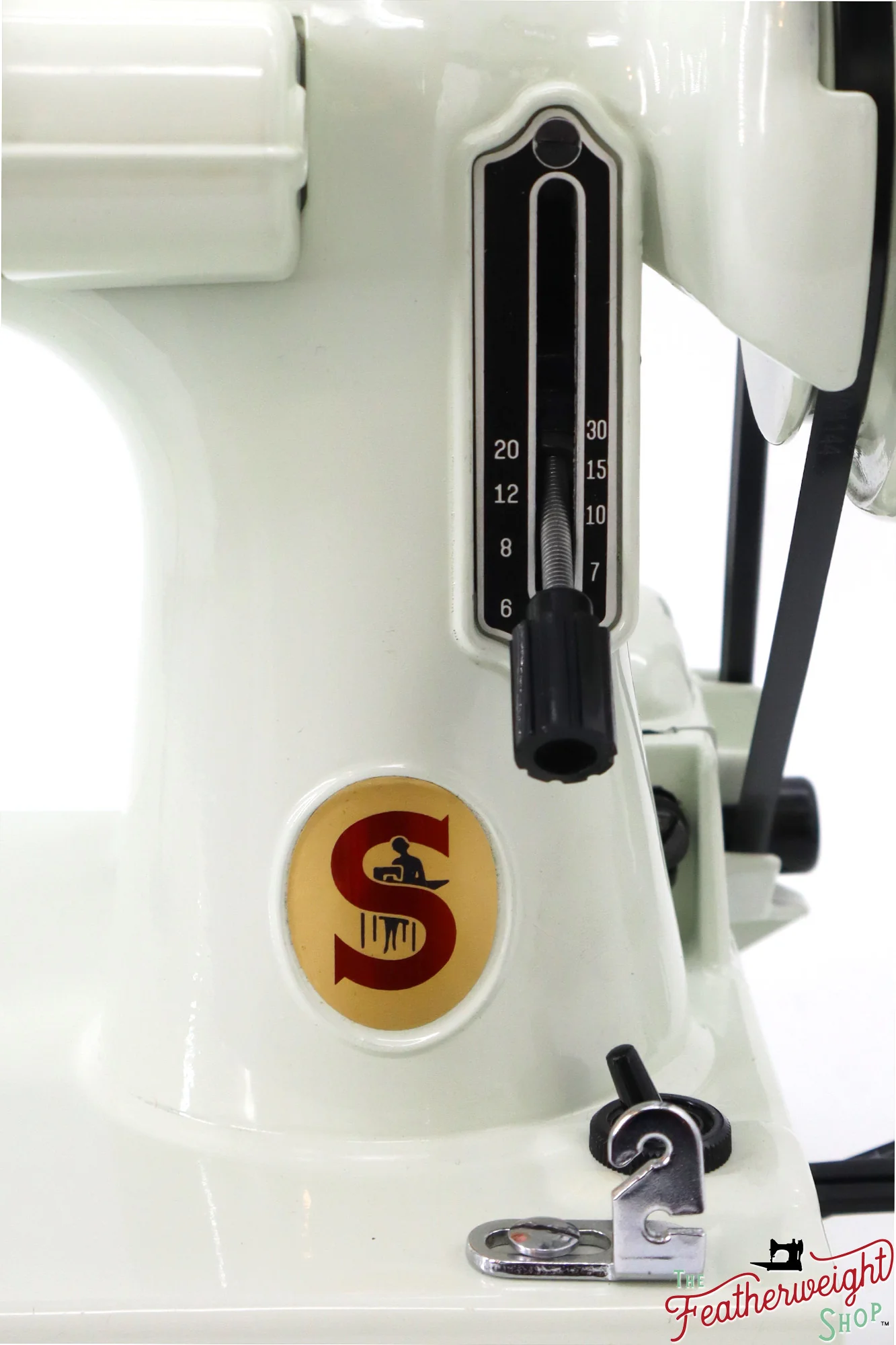 Singer Featherweight 221K Sewing Machine, British WHITE EV988*** - Image 16