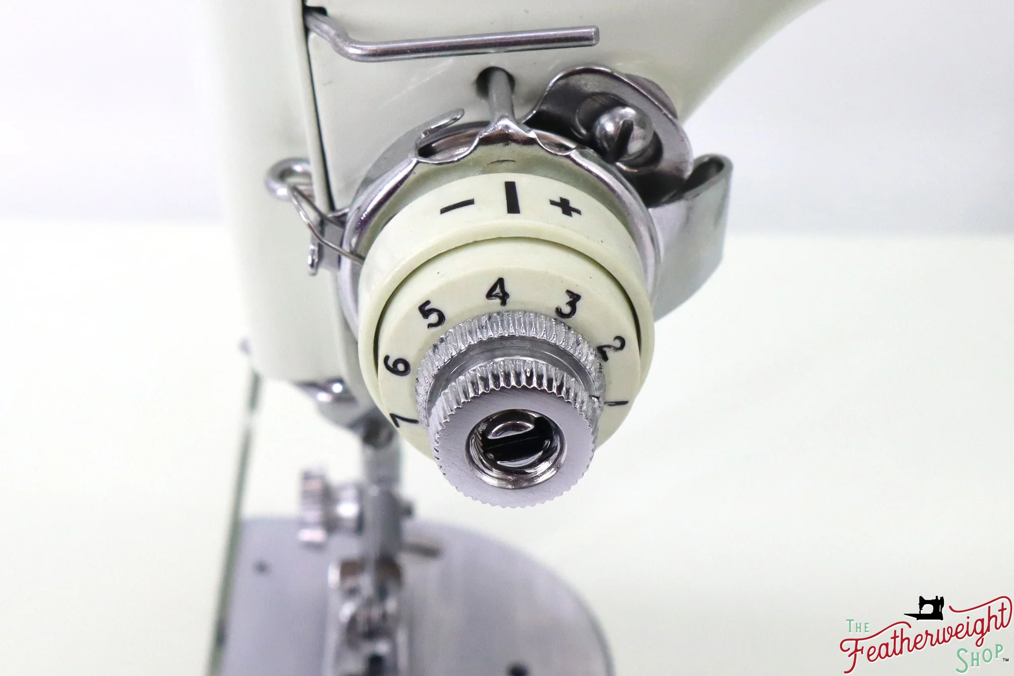 Singer Featherweight 221K Sewing Machine, British WHITE EV988*** - Image 17
