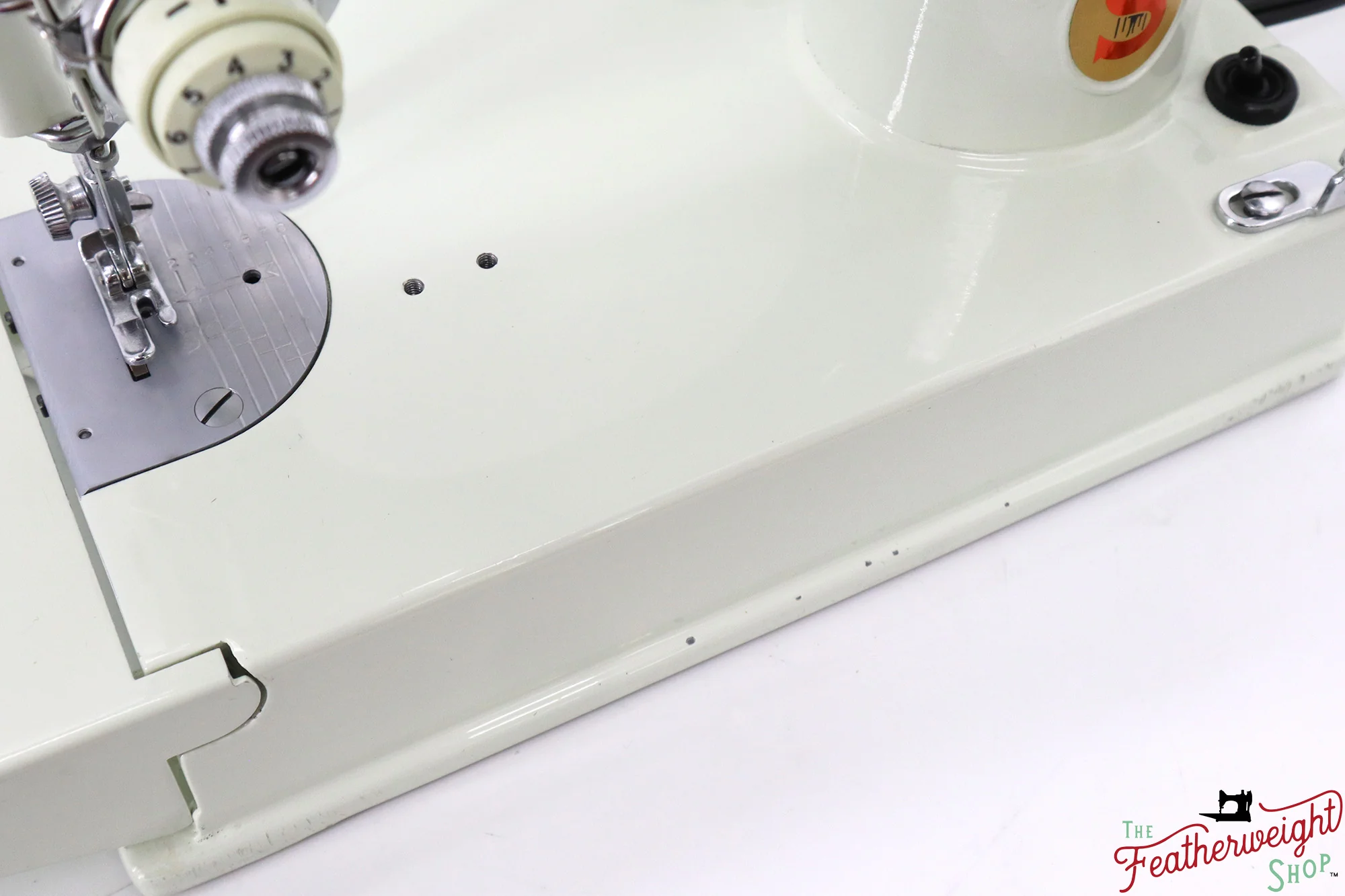 Singer Featherweight 221K Sewing Machine, British WHITE EV988*** - Image 9