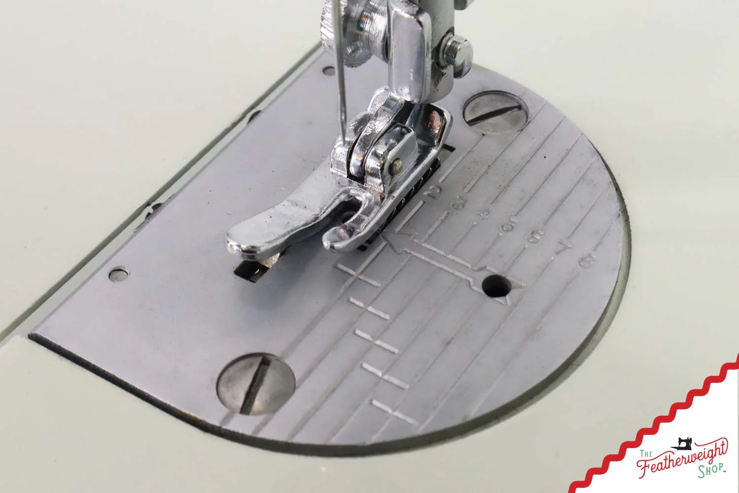 Singer Featherweight 221K Sewing Machine, British WHITE EW065*** - Image 16