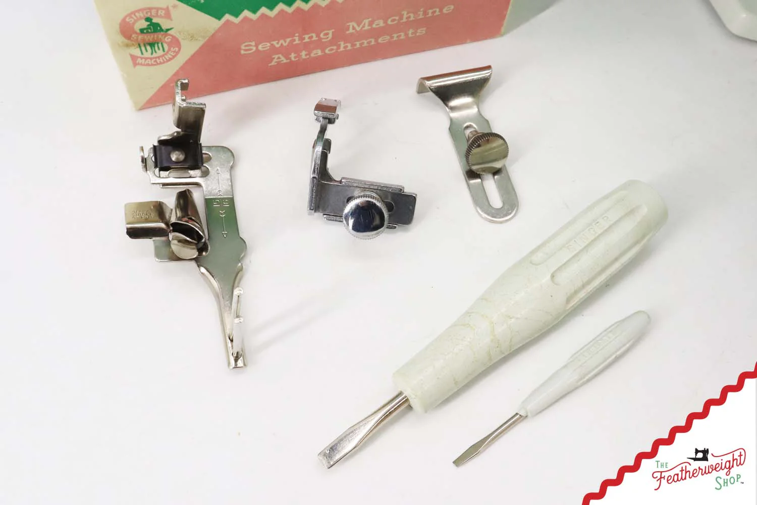 Singer Featherweight 221K Sewing Machine, British WHITE EW065*** - Image 19