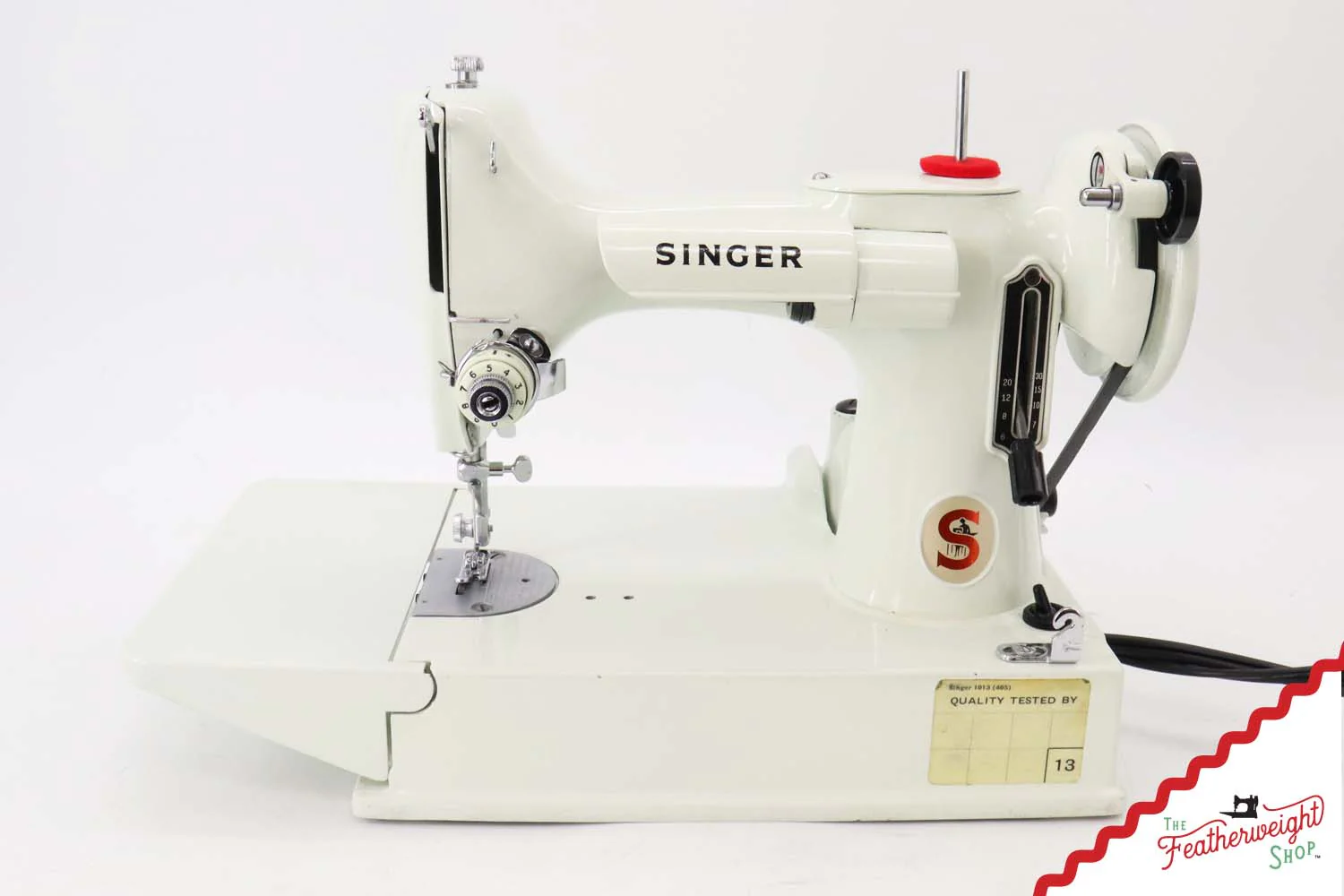 Singer Featherweight 221K Sewing Machine, British WHITE EW065*** - Image 3