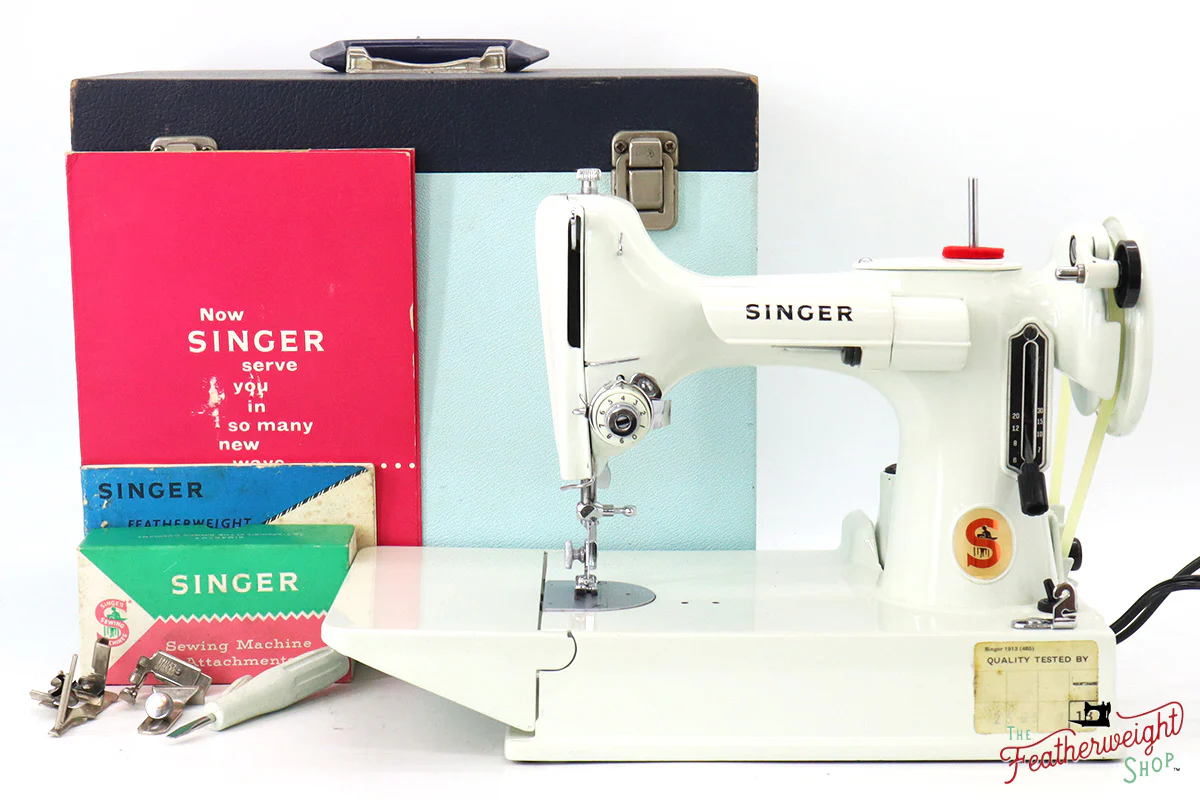 Singer Featherweight 221K Sewing Machine, British WHITE EW068***