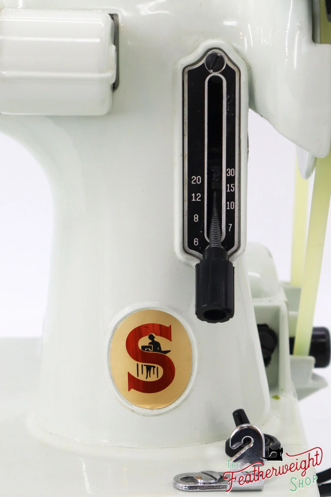 Singer Featherweight 221K Sewing Machine, British WHITE EW068*** - Image 16
