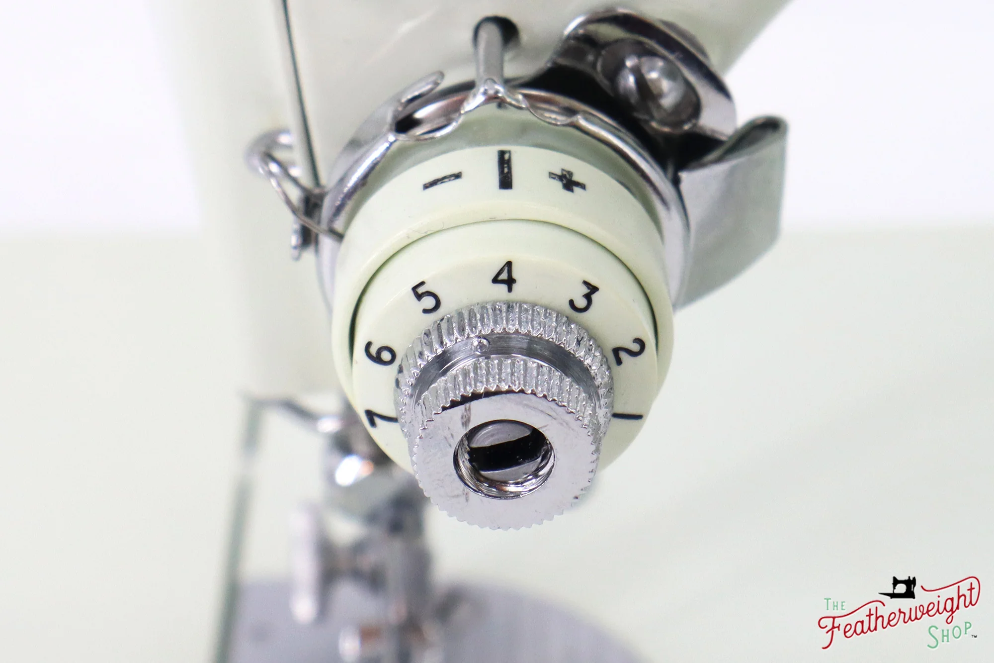 Singer Featherweight 221K Sewing Machine, British WHITE EW068*** - Image 17