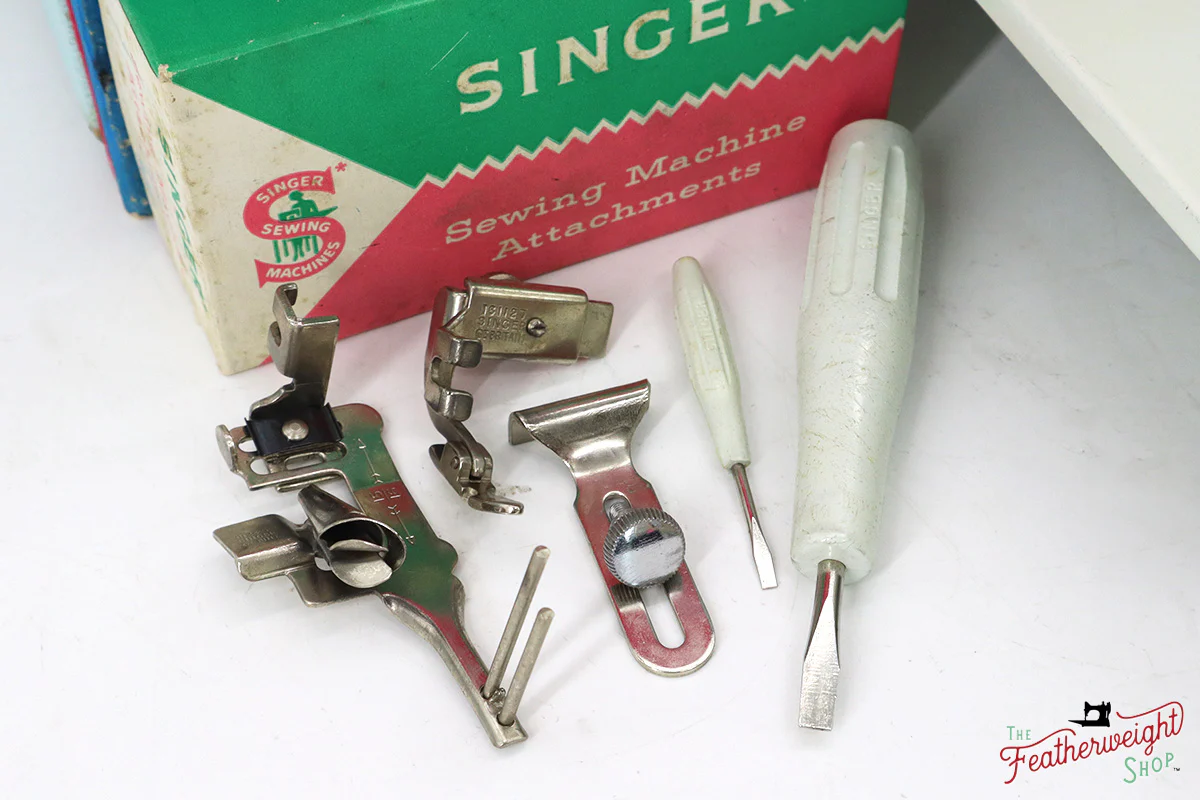 Singer Featherweight 221K Sewing Machine, British WHITE EW068*** - Image 19