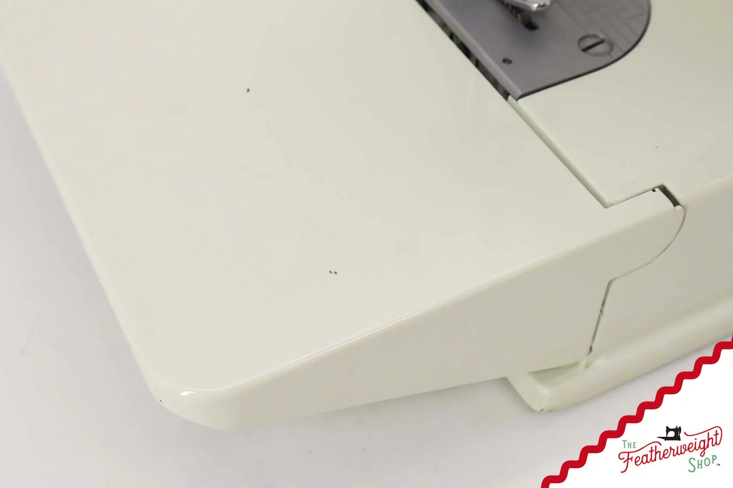 Singer Featherweight 221K Sewing Machine, British WHITE FA207*** - Image 10