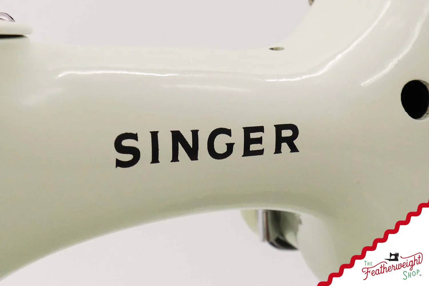 Singer Featherweight 221K Sewing Machine, British WHITE FA207*** - Image 13