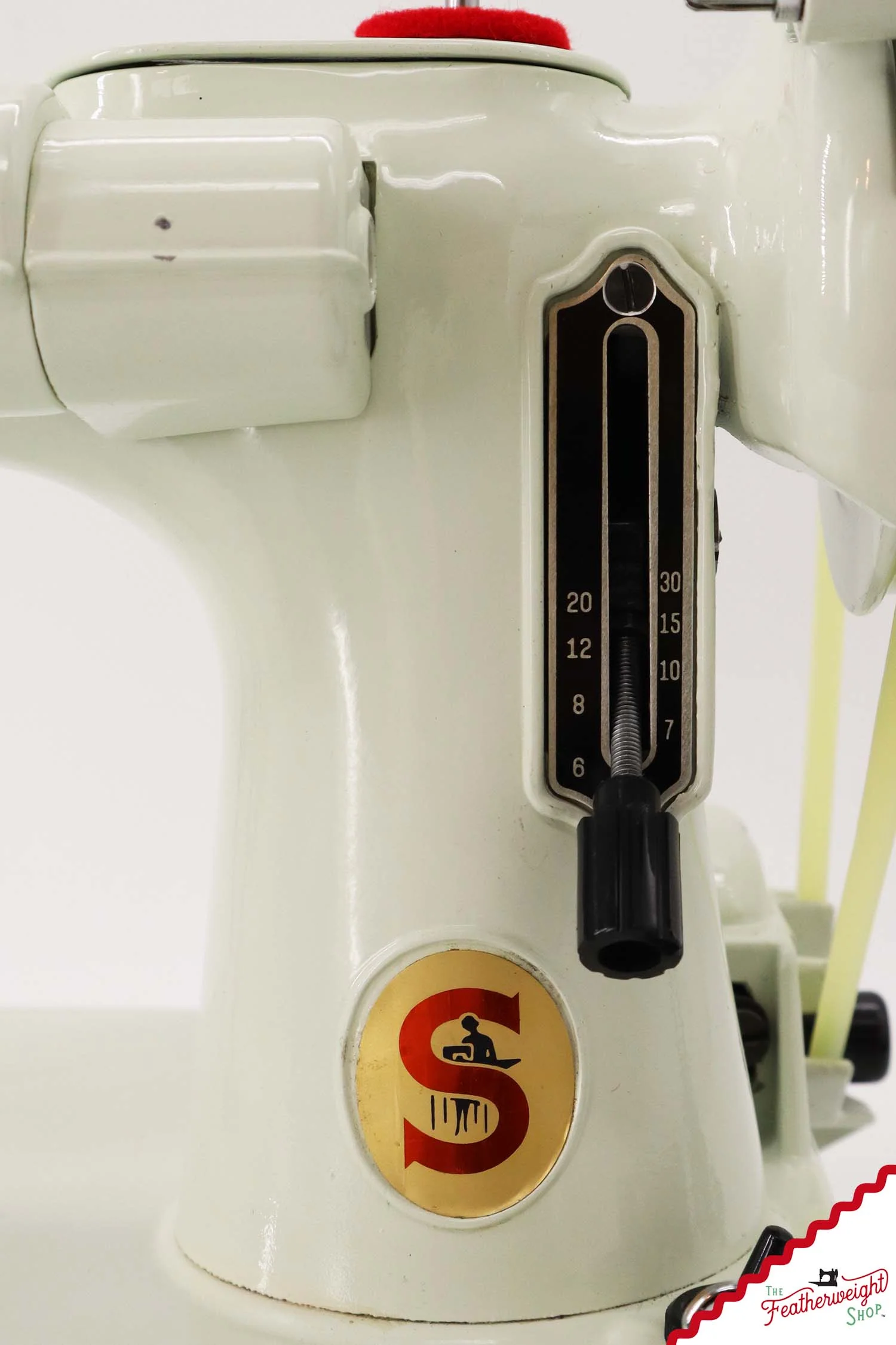 Singer Featherweight 221K Sewing Machine, British WHITE FA207*** - Image 16