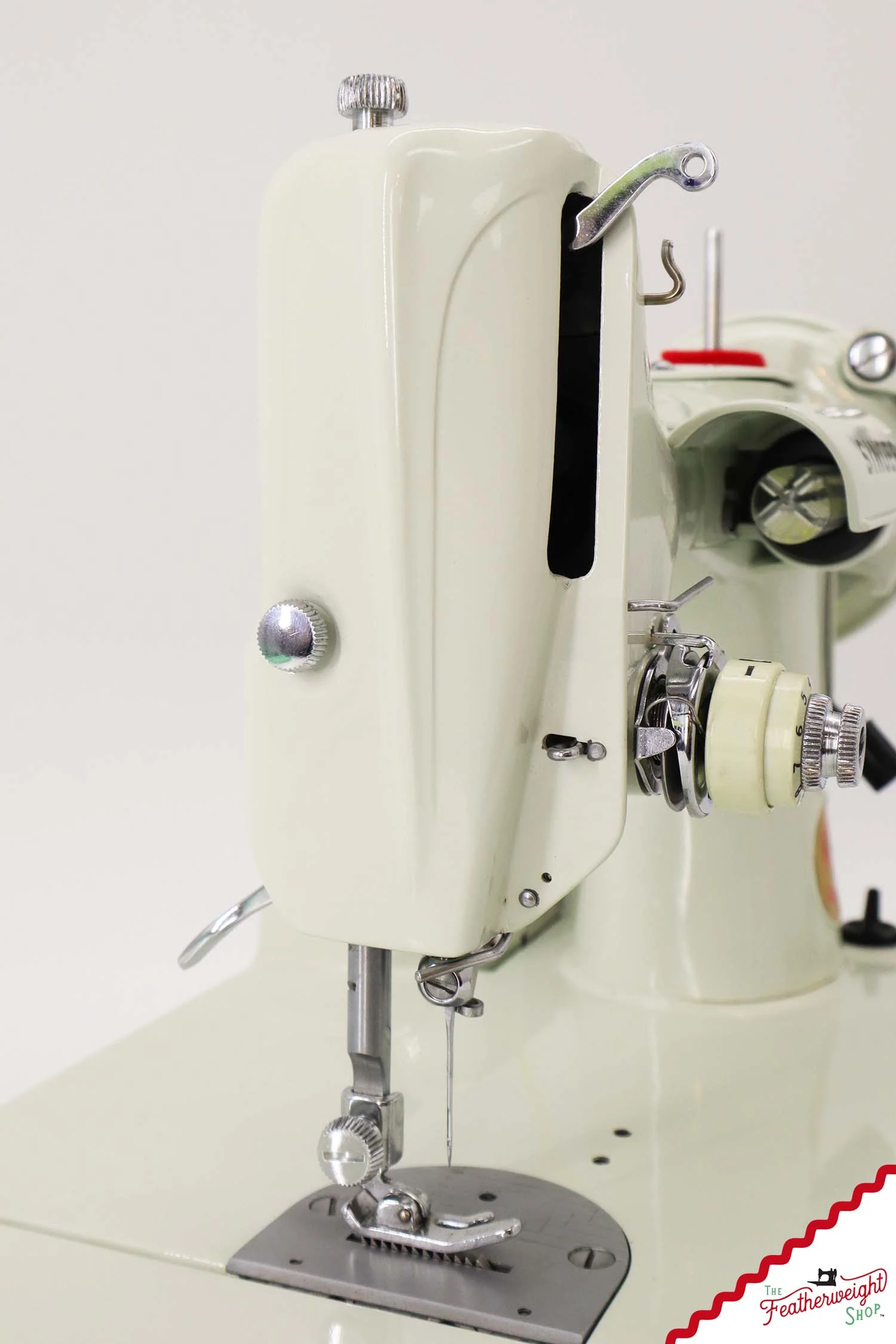 Singer Featherweight 221K Sewing Machine, British WHITE FA207*** - Image 17