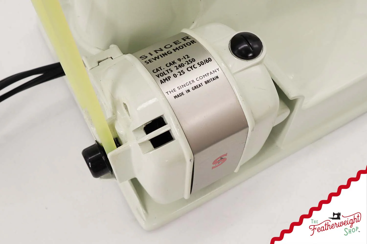 Singer Featherweight 221K Sewing Machine, British WHITE FA207*** - Image 19