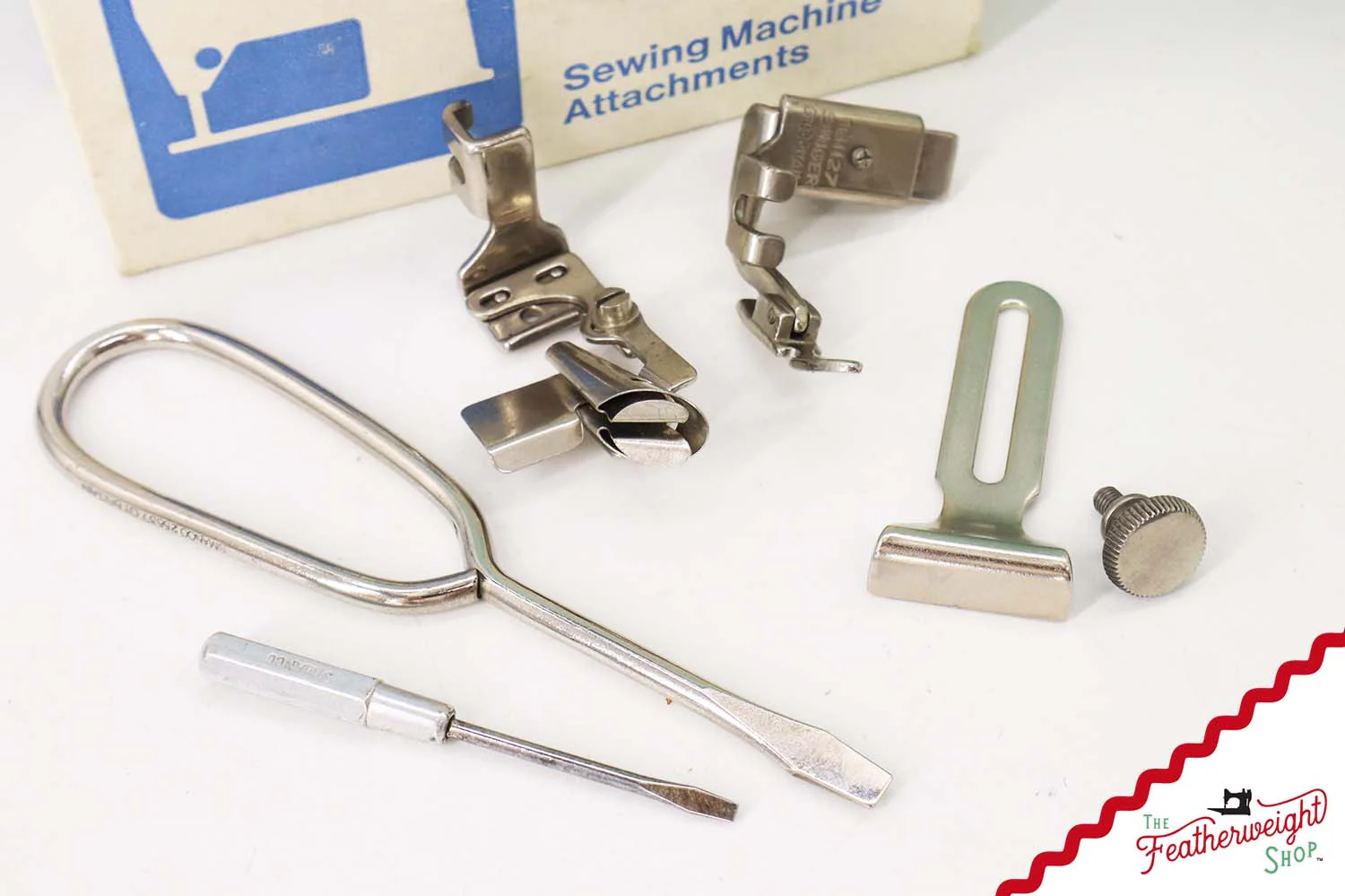 Singer Featherweight 221K Sewing Machine, British WHITE FA207*** - Image 21