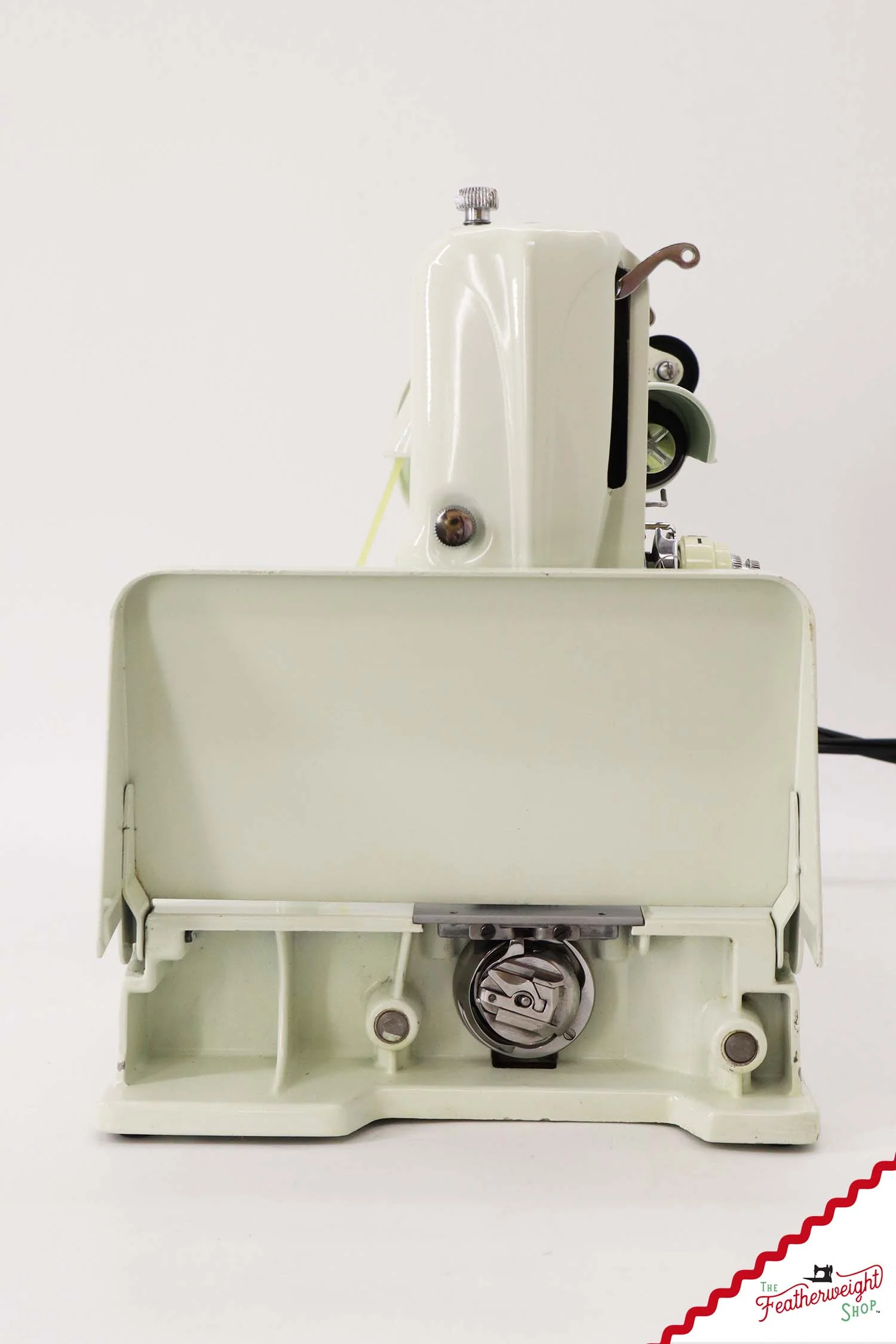 Singer Featherweight 221K Sewing Machine, British WHITE FA207*** - Image 6