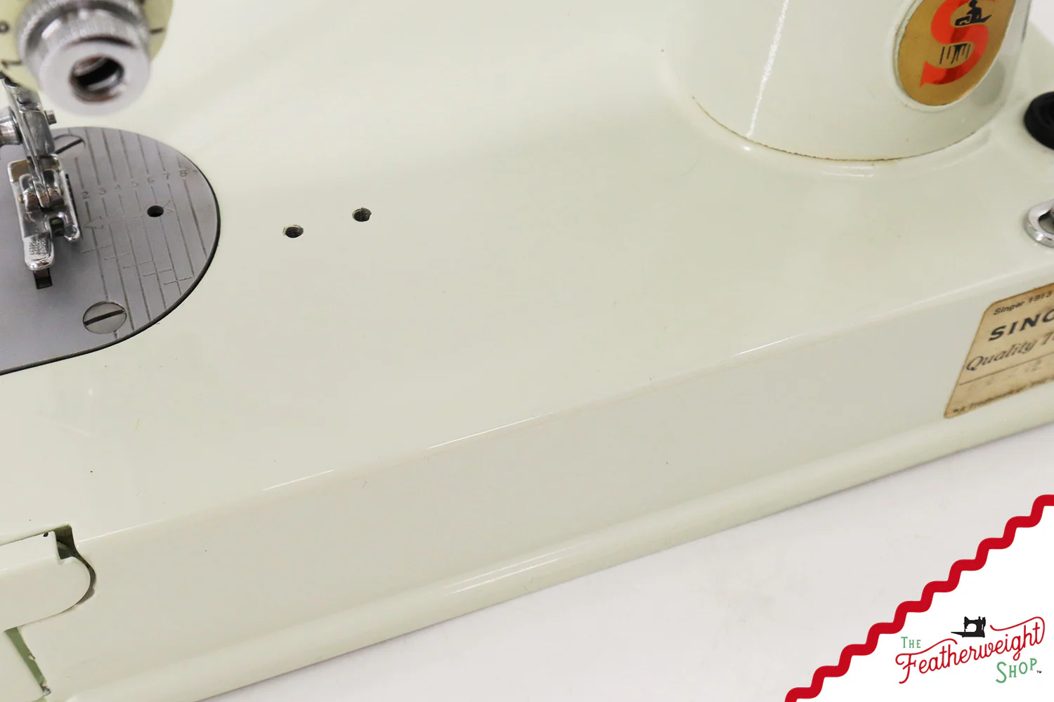 Singer Featherweight 221K Sewing Machine, British WHITE FA207*** - Image 9